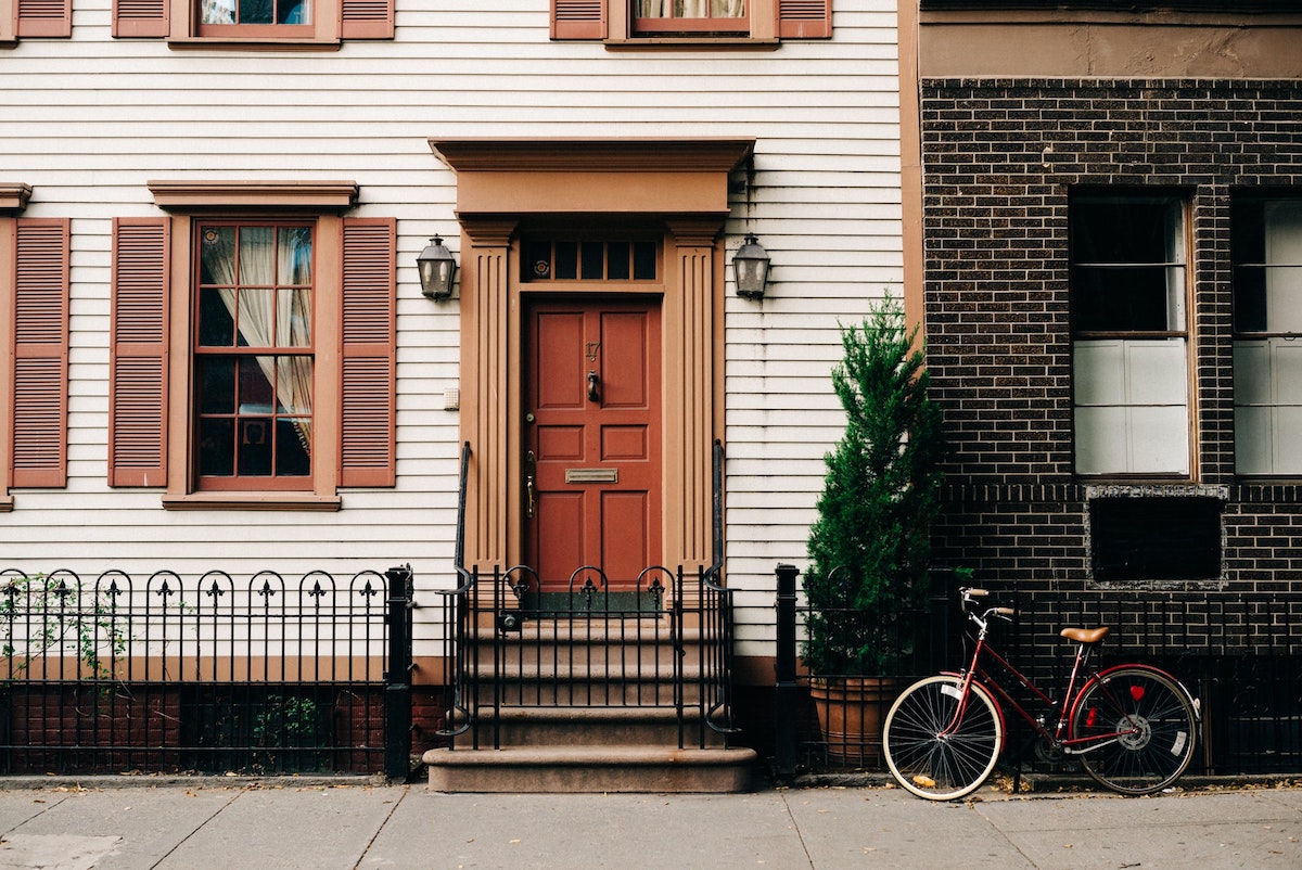 Front of a Townhouse in a Major City Salsify D2C Ecommerce Model Build Trust